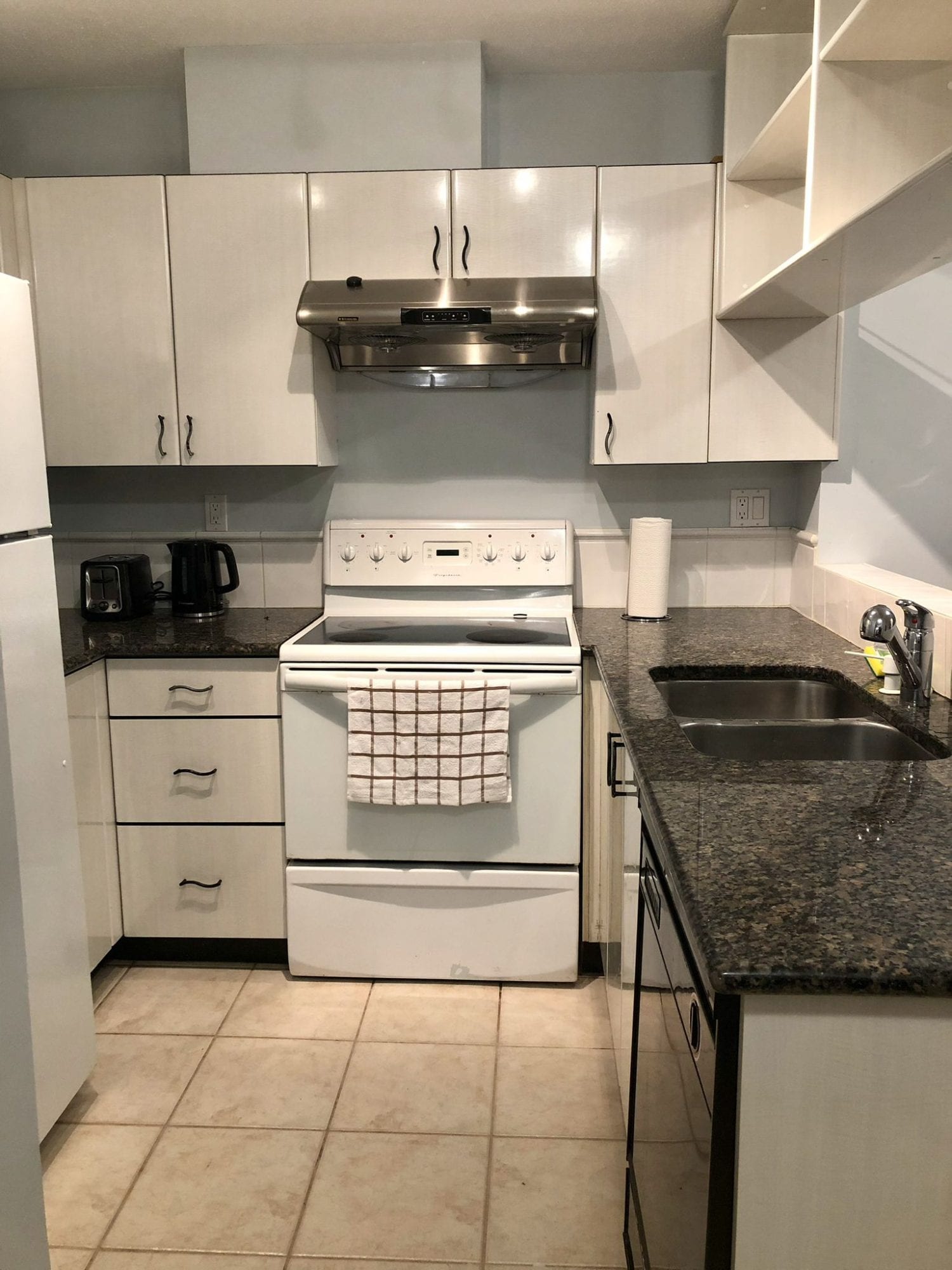Downtown · Room 1 — photo 12 of 14