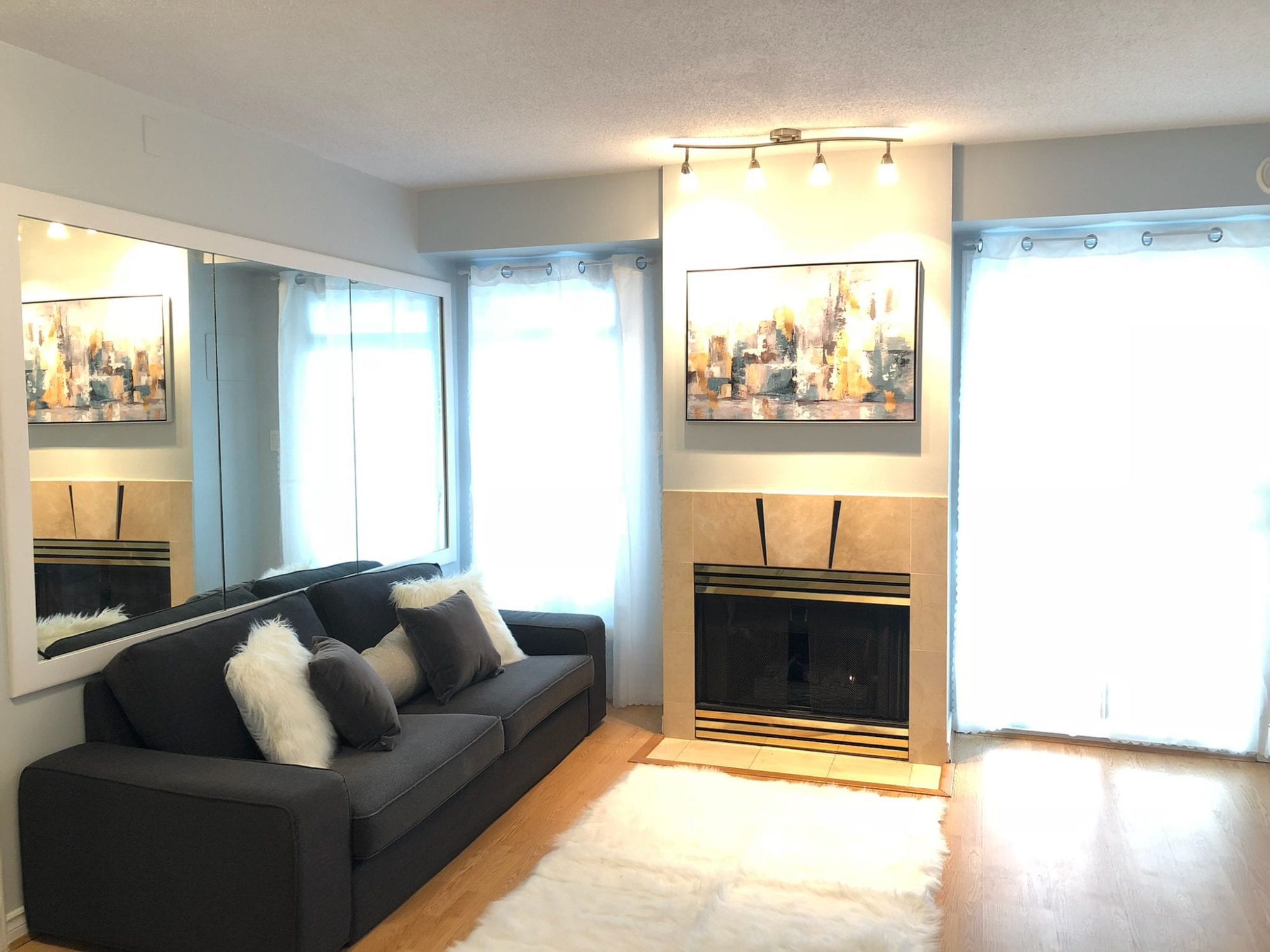 Downtown · Room 1 — photo 14 of 14