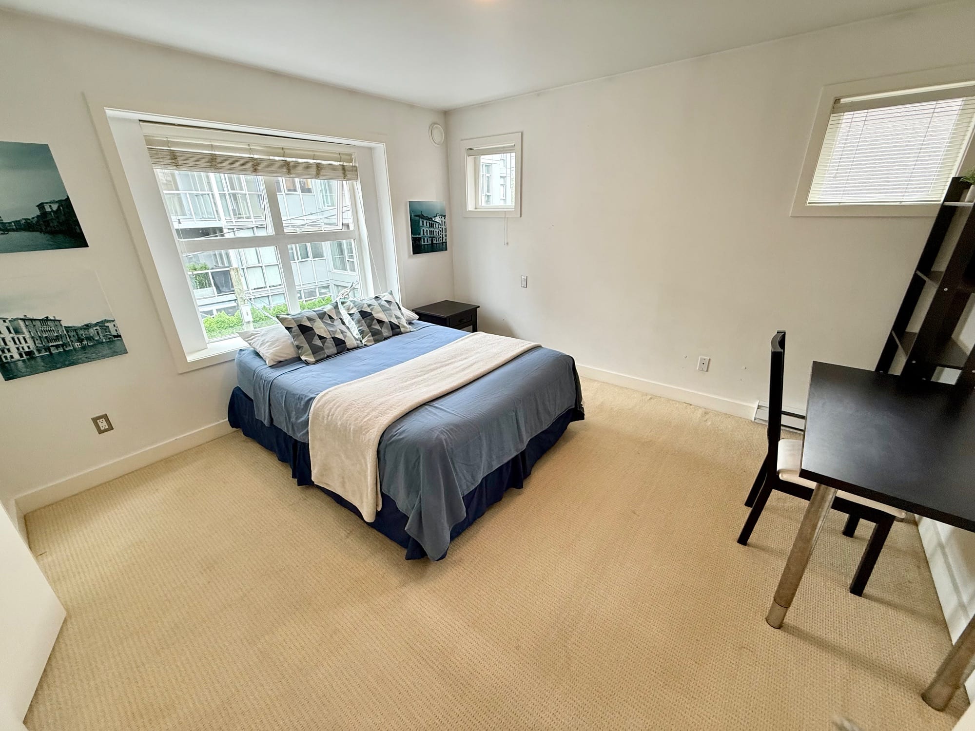 Downtown ยท Room 1 โ photo 1 of 14