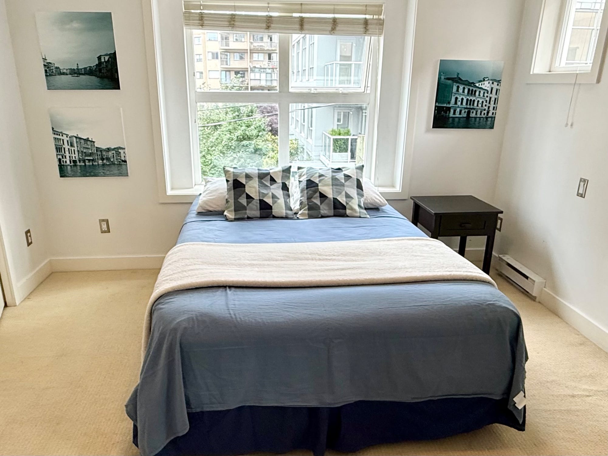 Downtown ยท Room 1 โ photo 2 of 14