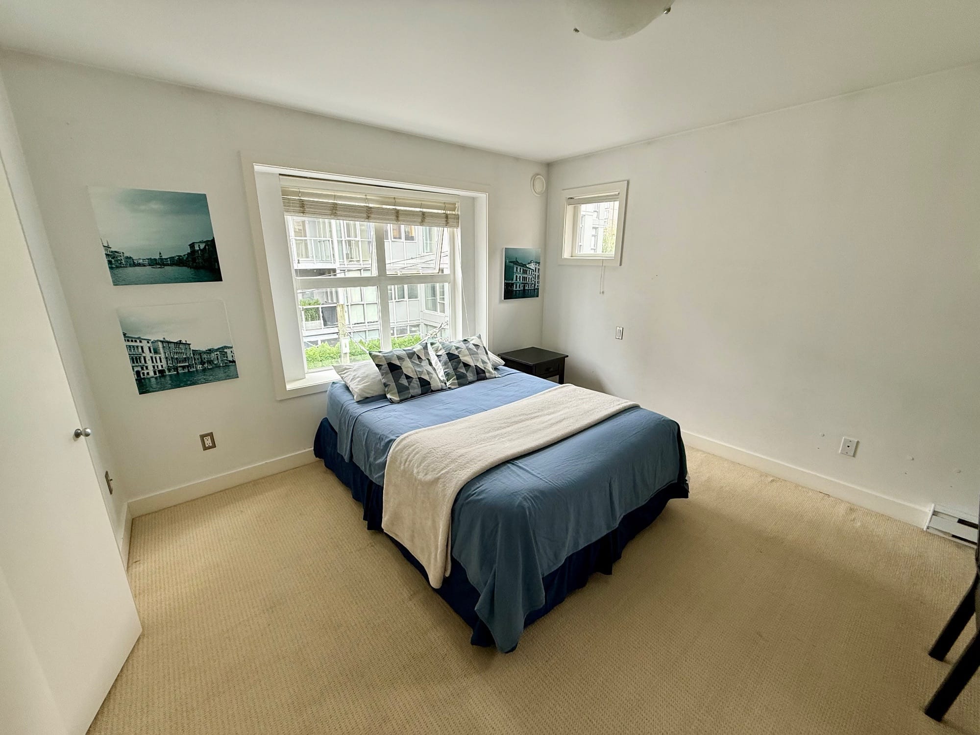 Downtown ยท Room 1 โ photo 5 of 14
