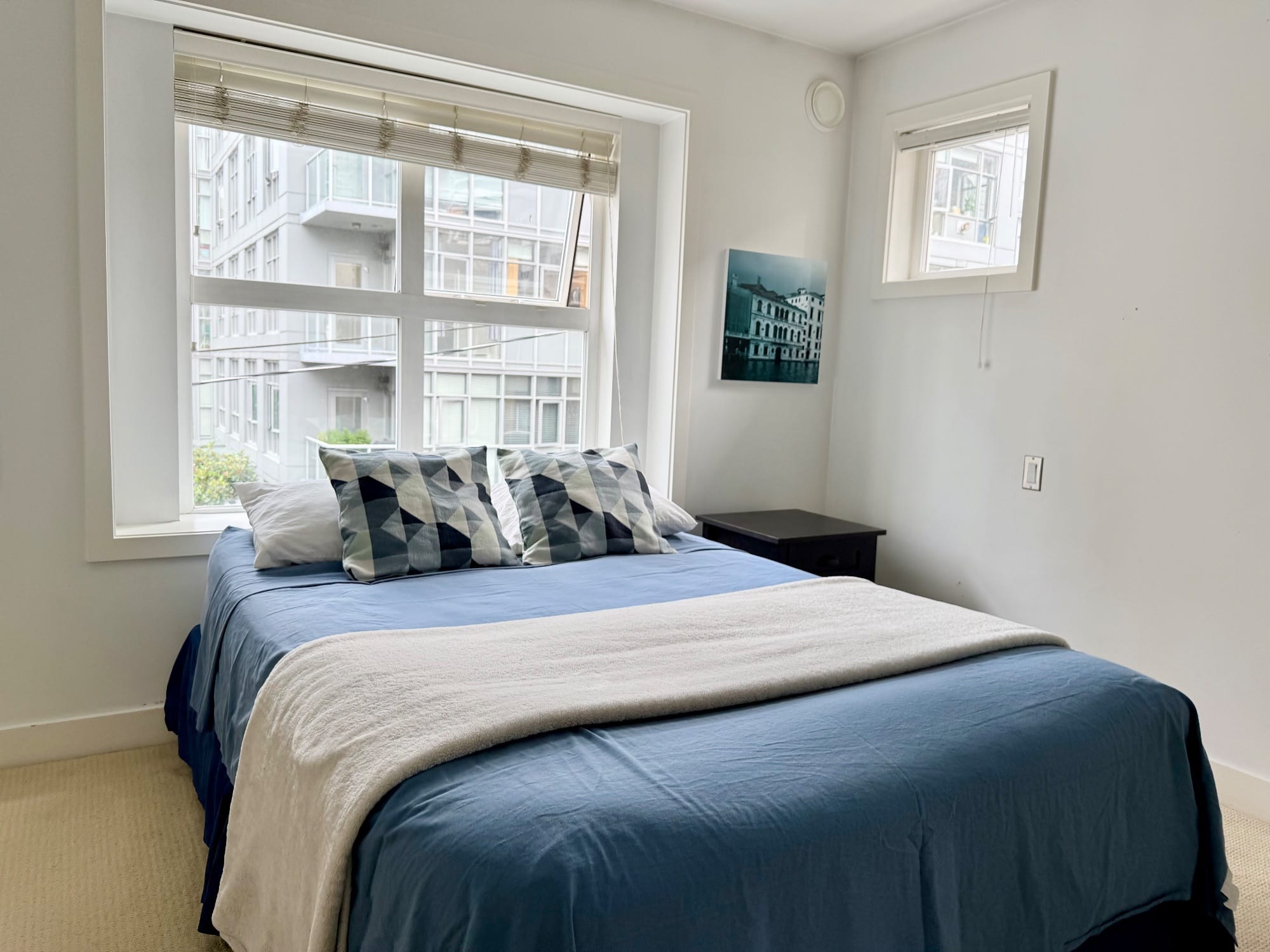 Downtown ยท Room 1 โ photo 6 of 14