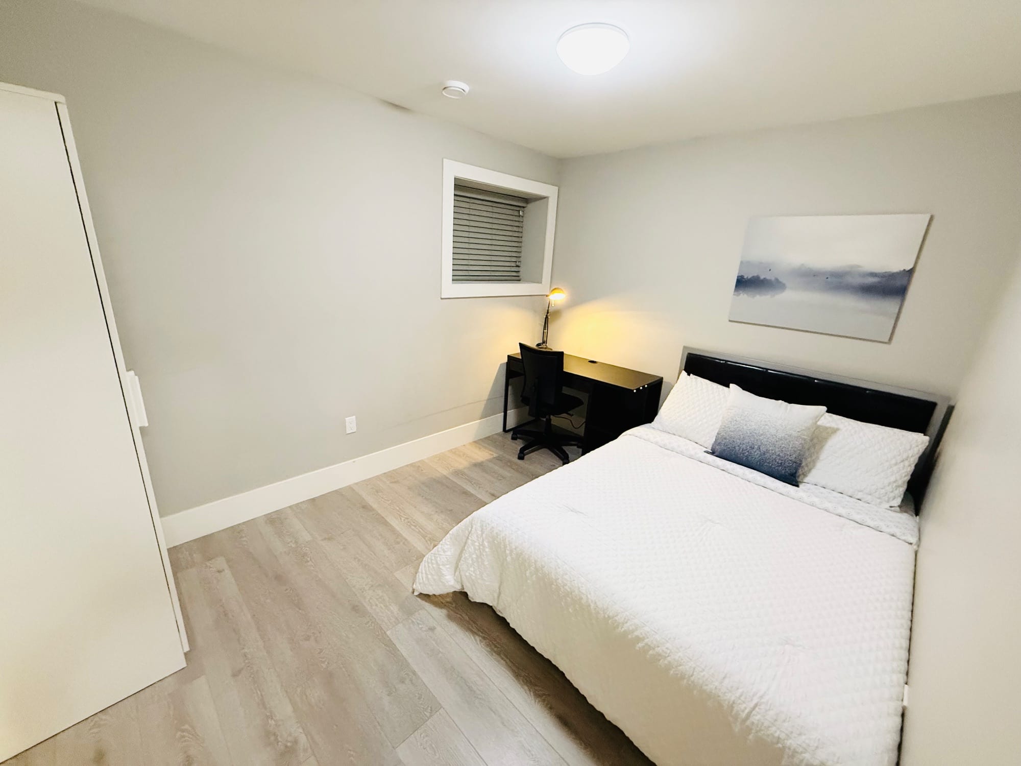 Oakridge · Room 5 — photo 2 of 12