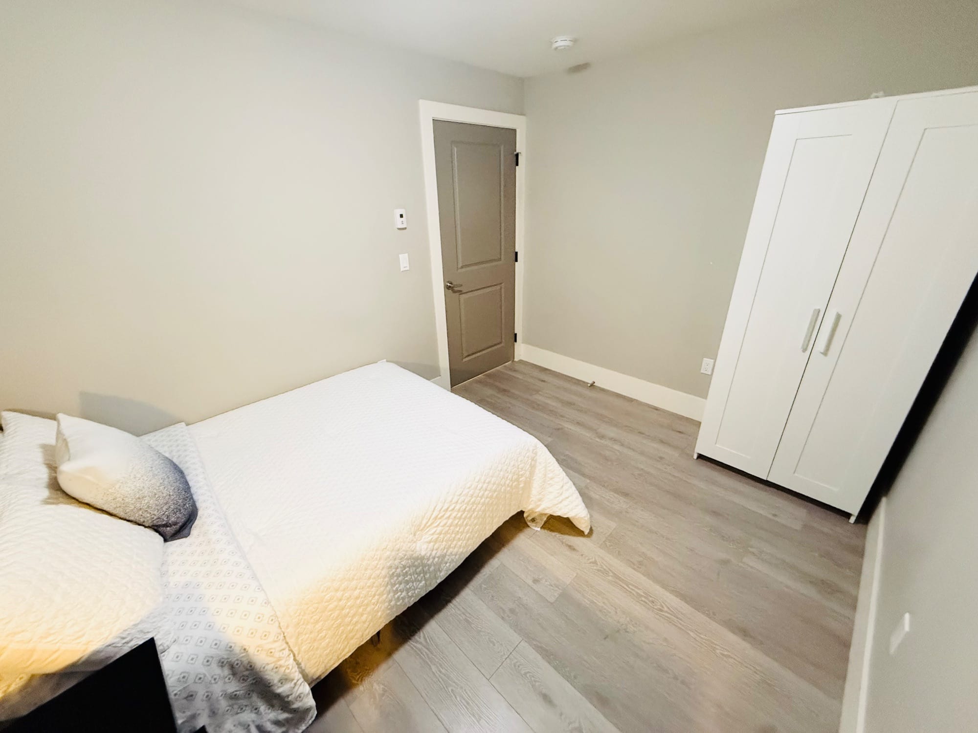 Oakridge · Room 5 — photo 3 of 12