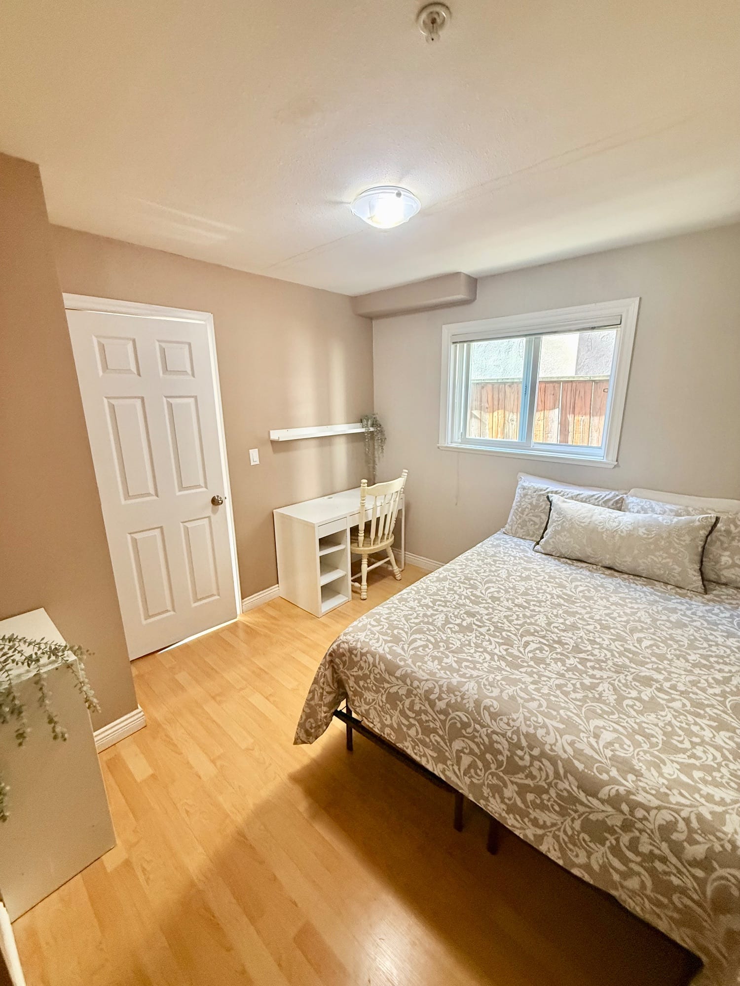 Oakridge · Room 3 — photo 1 of 4