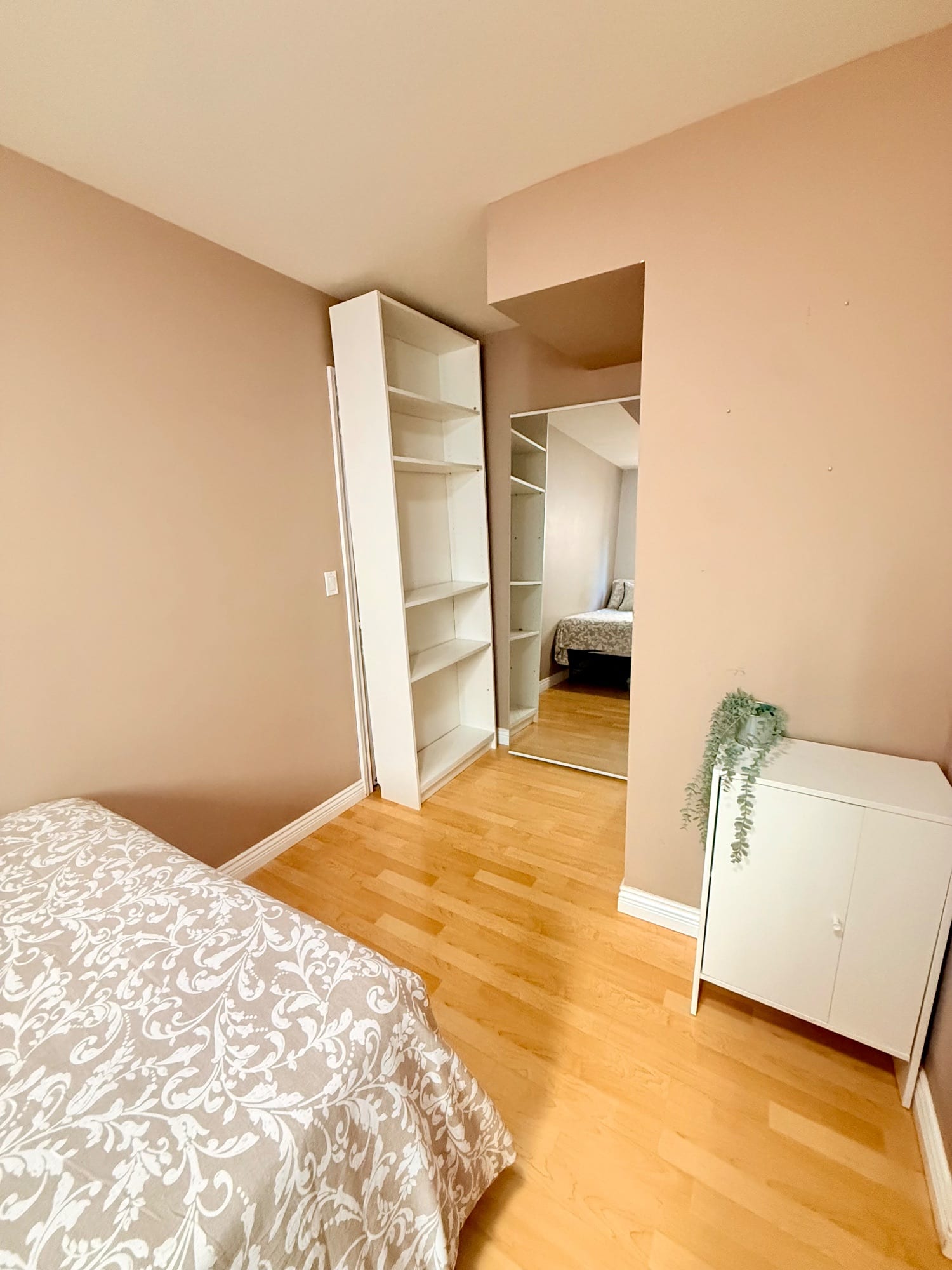 Oakridge · Room 3 — photo 2 of 4