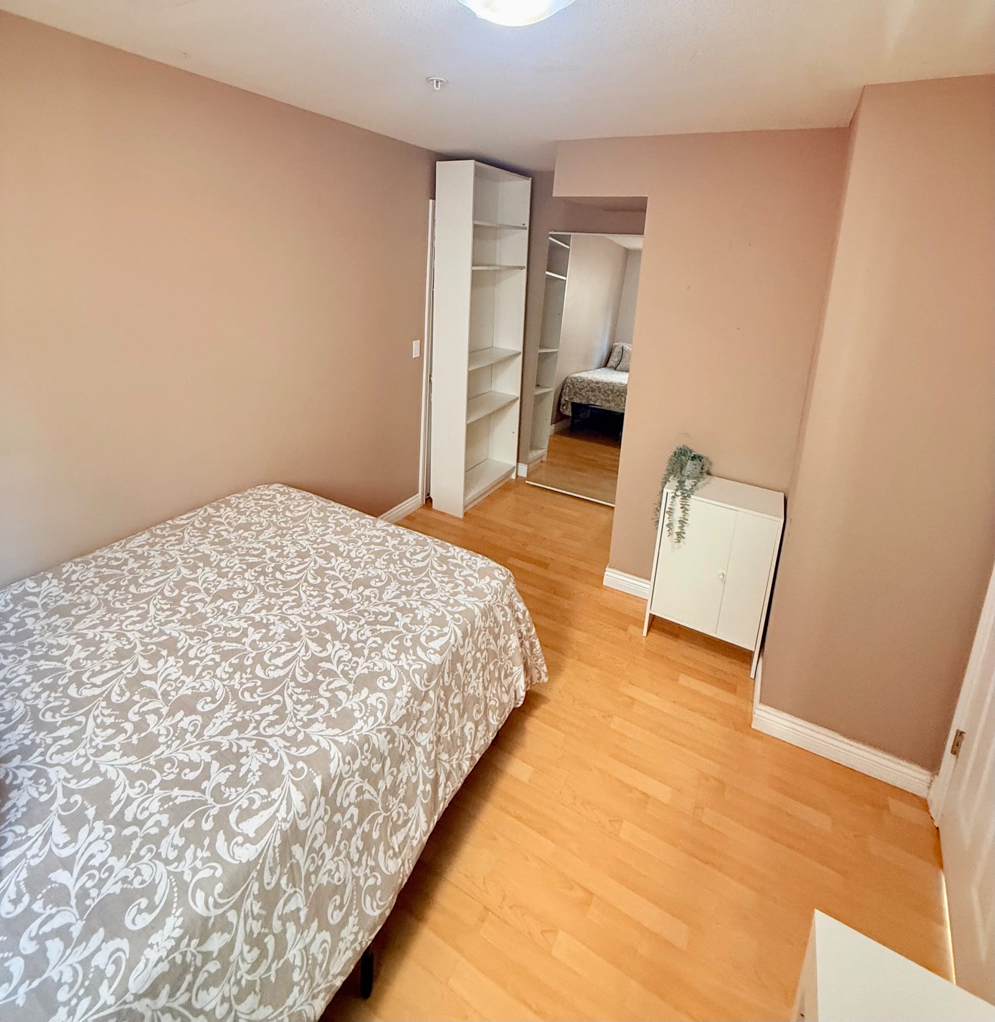 Oakridge · Room 3 — photo 3 of 4