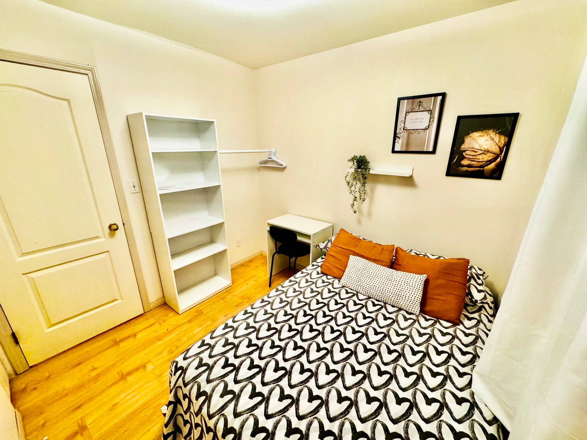 Eastside · Room 2 — photo 3 of 6