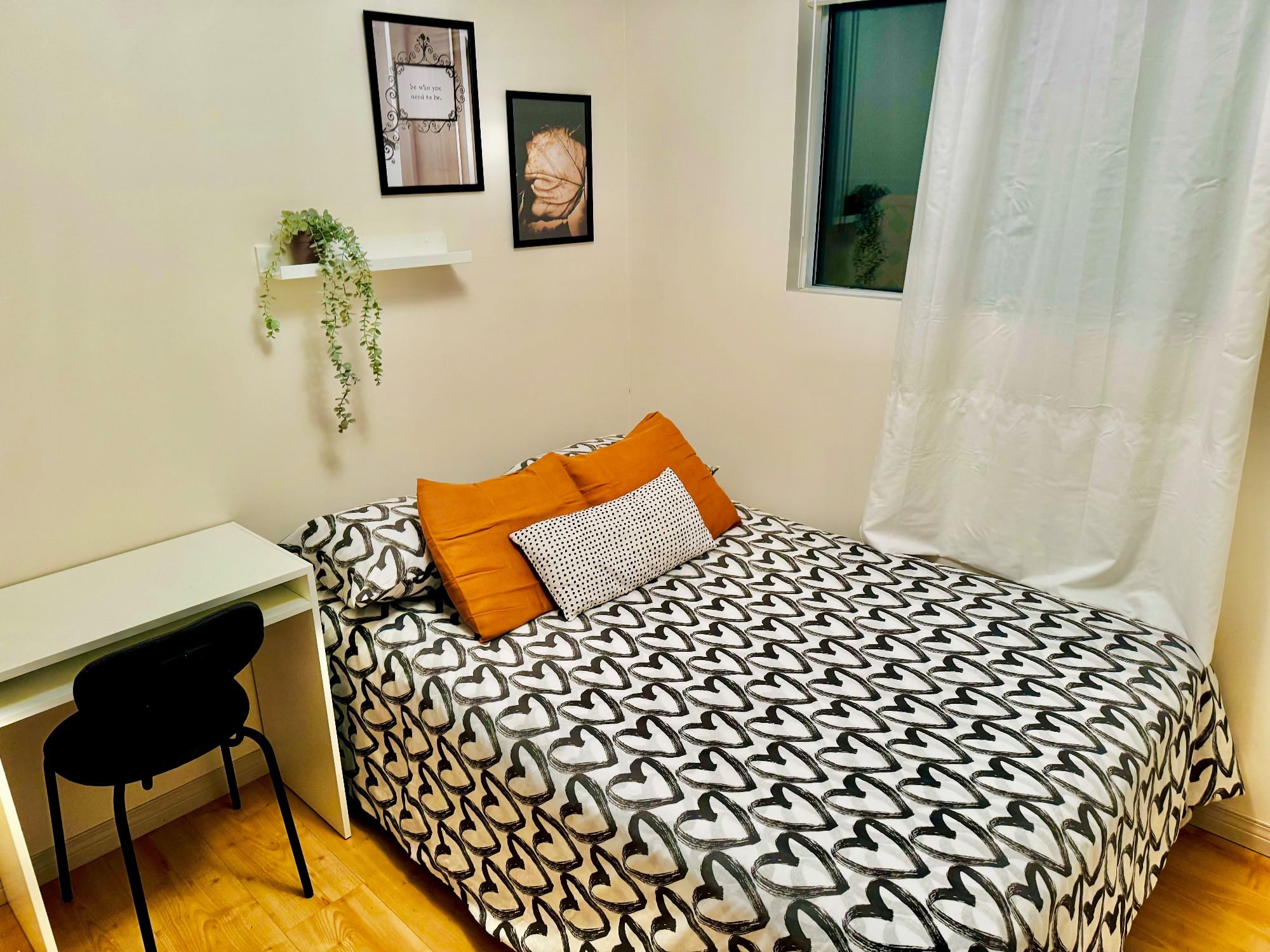 Eastside · Room 2 — photo 5 of 6