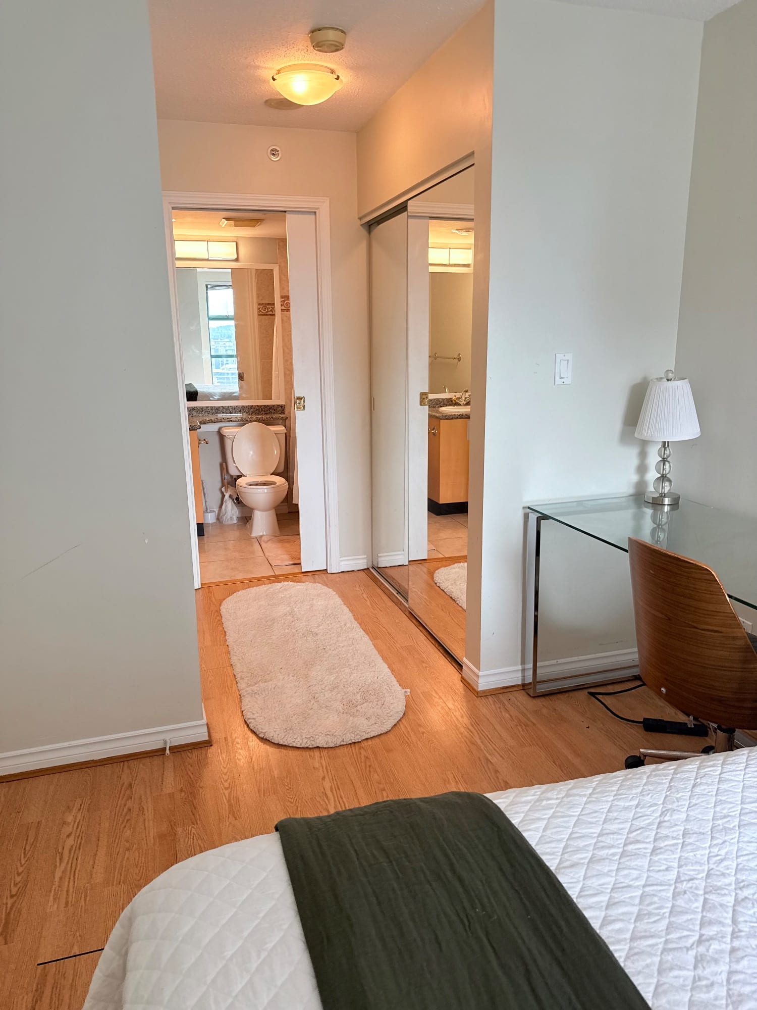 Downtown · Room 1 — photo 3 of 14