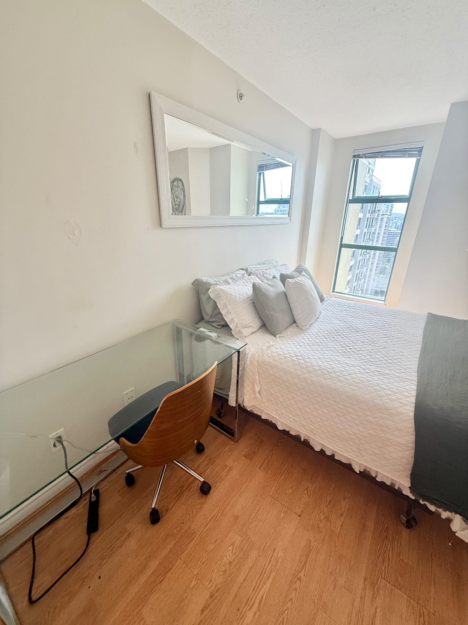 Downtown · Room 1 — photo 5 of 14